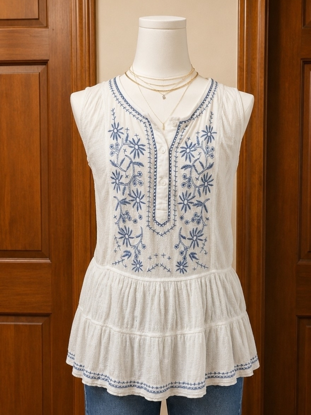 Faded Glory White Sleeveless Embroidered Peplum Top with Blue Detail